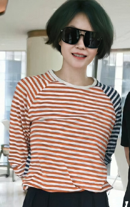 王菲绿色头发新造型 疑似参加浙江卫视节目？