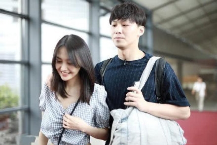 粉丝吐槽产品烂 郑爽男友张恒自嘲“软饭男”