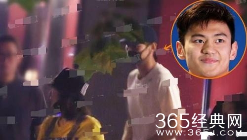 宁泽涛女友终曝光 开豪车身影娇小可爱