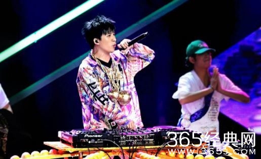 “音乐裁缝”大张伟参加《乐队的夏天》共谱乐章