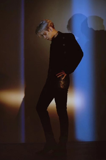 边伯贤solo专辑将于明日公开 现预售已突破40万张！