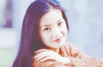 赵薇星星眼妆灵气“小燕子”再现 多方位眼神杀