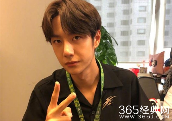 《陈情令》王一博直播写错“游”字惹争议