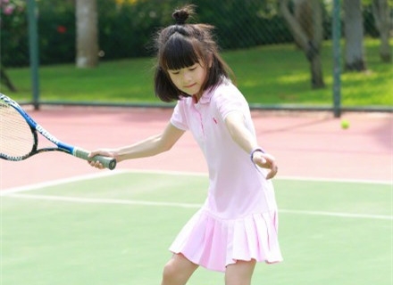 田亮发文森碟练网球练出水泡 遗传爸爸的运动基因