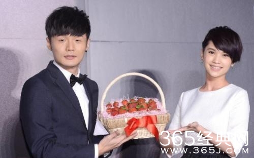 告白4年后杨丞琳被求婚 李荣浩2个月3招追到杨丞琳