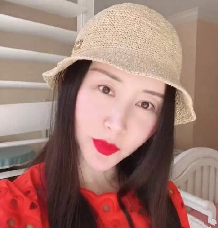 舒畅近照大变样 网友质疑是否整容了