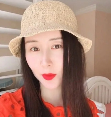 舒畅近照大变样 网友质疑是否整容了