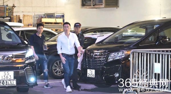 许志安现身郑秀文演唱会遭嘘 本人对此没有回应