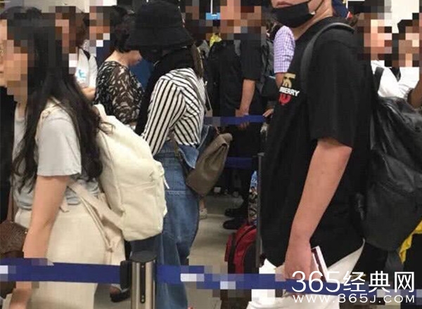 网友偶遇赵丽颖 赵丽颖产后大夏天包裹得严严实实