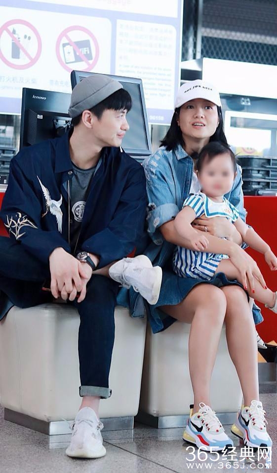 周一围朱丹带女儿出游 一家三口温馨又甜蜜