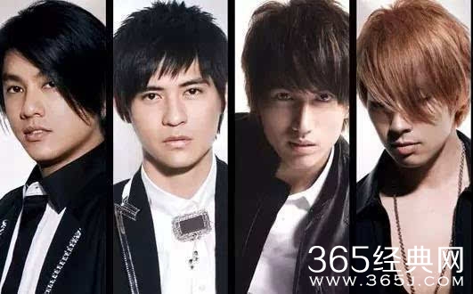 吴建豪晒与周渝民同框照片 口罩遮脸还是被一眼认出