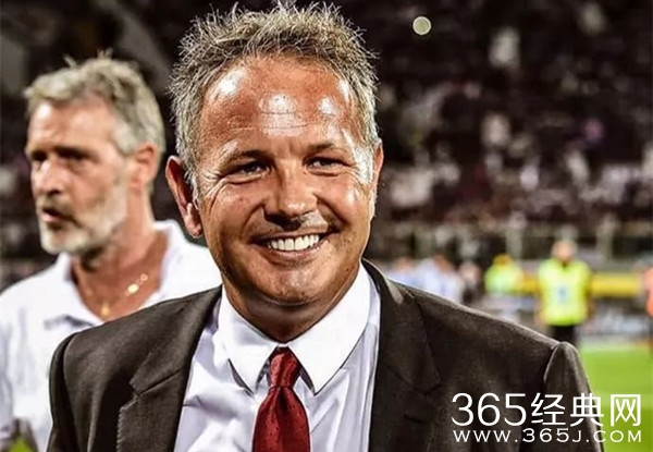 齐达内兄弟离世 皇马全体球员为他默哀