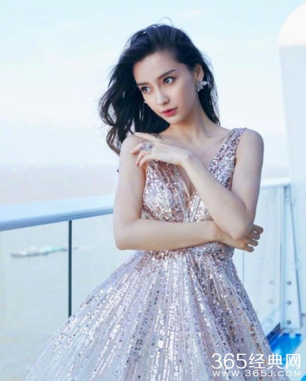 Angelababy回应深夜发文：是和粉丝对话,和你们无关