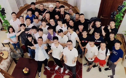 泪奔！10年快乐男声重聚合体演唱《我的舞台》