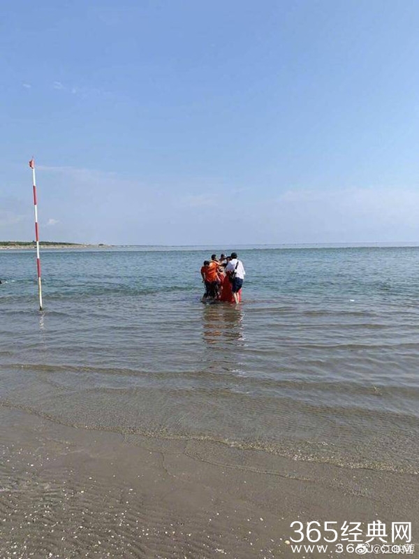 江映蓉拍MV险出事 海水直接没过头顶