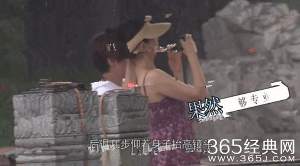 章子怡接女儿放学 孕味十足疑怀二胎