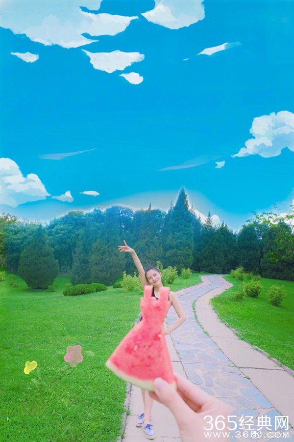 高圆圆产后首晒照 西瓜裙子身材纤细