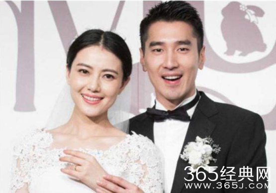 高圆圆产后首晒照 西瓜裙子身材纤细