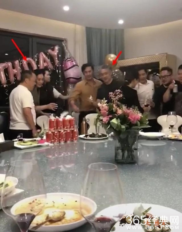 吴秀波曾志伟饭局同框 钟丽缇张伦硕夫妇一同现身