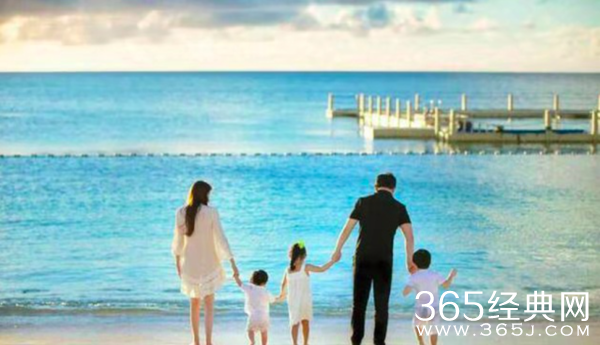 吴佩慈宣布怀四胎 晒出全家福两儿两女