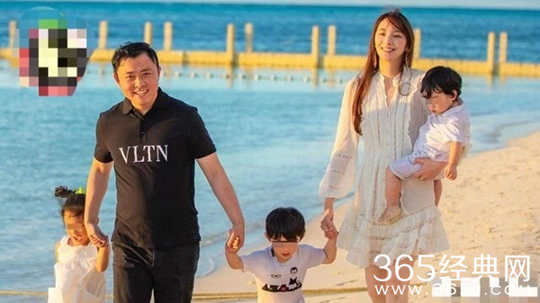 吴佩慈怀上四胎 心情大好与闺蜜聚餐