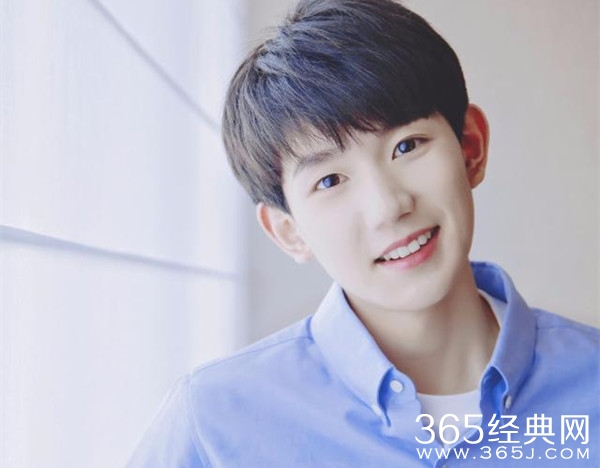 惊险！王源被四辆车围堵 私生饭包车追车