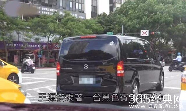 惊险！王源被四辆车围堵 私生饭包车追车