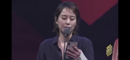 海清电影展闭幕式 呼吁给中生代女演员机会