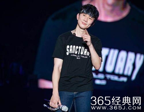 林俊杰演唱会中途呼吸困难 粉丝大摆锤看演唱会