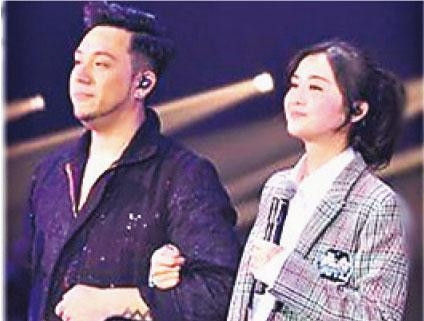 蔡卓妍取关张致恒 关智斌红馆梦碎回香港