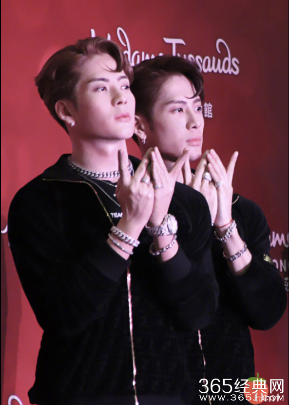 王嘉尔现身香港 入驻香港杜莎夫人蜡像馆