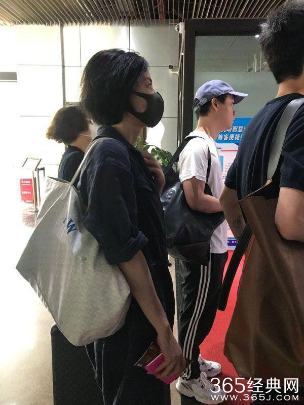 网友偶遇王菲 王菲亲口承认要出新专辑！