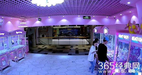 焦俊艳方辟谣恋情：和剧组人员一起