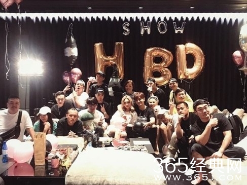 罗志祥表白周扬青 首晒与周扬青合照