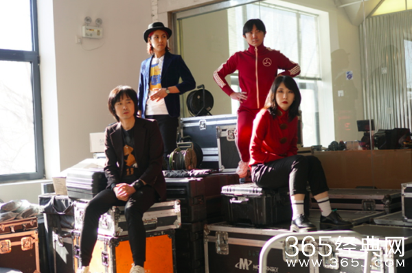 《乐队的夏天》新裤子乐队彭磊介绍