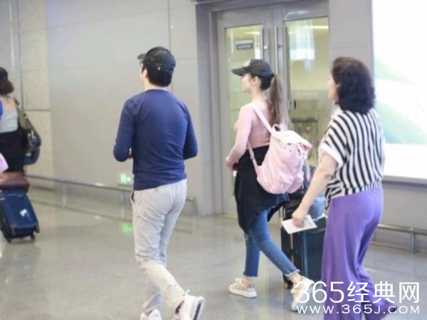 郎朗回应没帮老婆拿行李：以后得多帮她提些