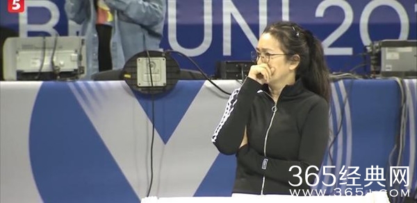 巩俐探班中国女排 为电影演郎平做准备