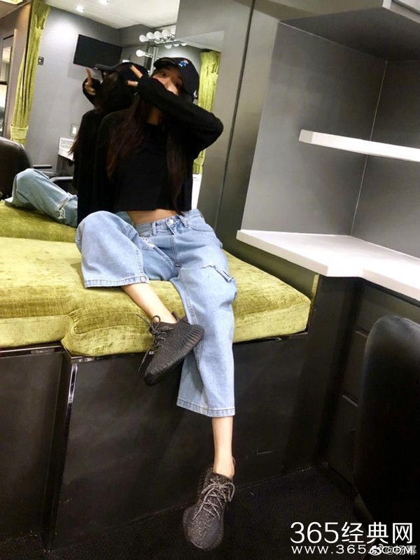 杨幂秀小蛮腰 感谢粉丝支持“演唱会”