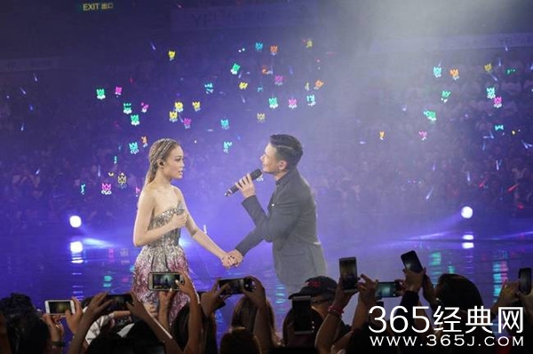 容祖儿张学友同台 演唱会虽受阻但是值回票价了