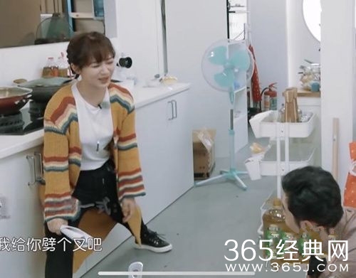 《中餐厅》黄晓明和王俊凯杨紫不在同一片网络冲浪