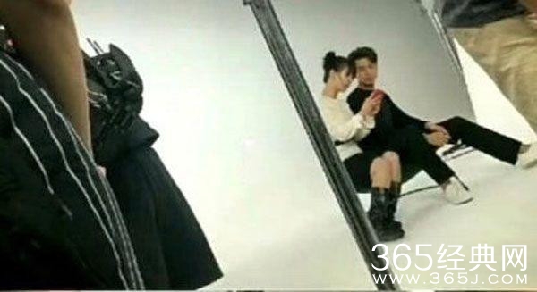 杨紫李现营业拍杂志 再度合体显默契