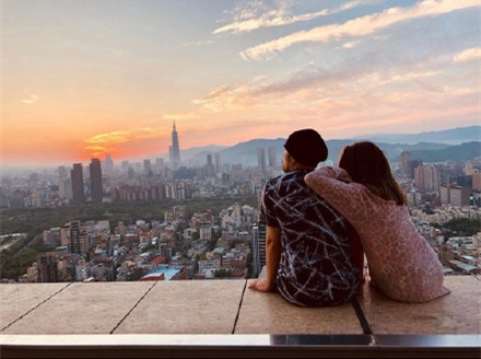 狗粮成吨 周杰伦ins表白昆凌 昆凌在线催歌