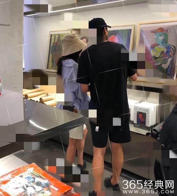 魏大勋杨幂恋情再添锤? 疑似杨幂挽魏大勋手臂照片曝光