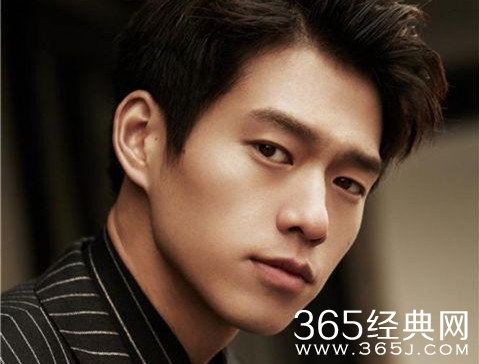 魏大勋否认恋情：只是跟朋友逛个街