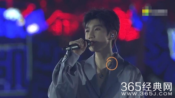 可恶！TFBOYS六周年演唱会再遭激光笔攻击