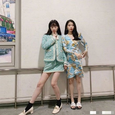 两大女神雪莉IU同框 肤白貌美大长腿