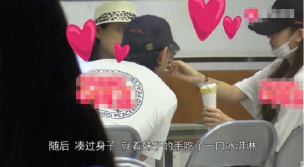 黄子韬恋情曝光？机场与神秘女子共吃冰淇淋