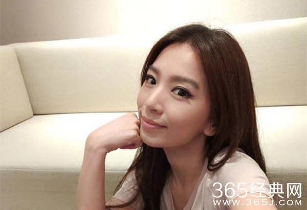 深夜放毒！田馥甄披发自拍晒小龙虾宵夜