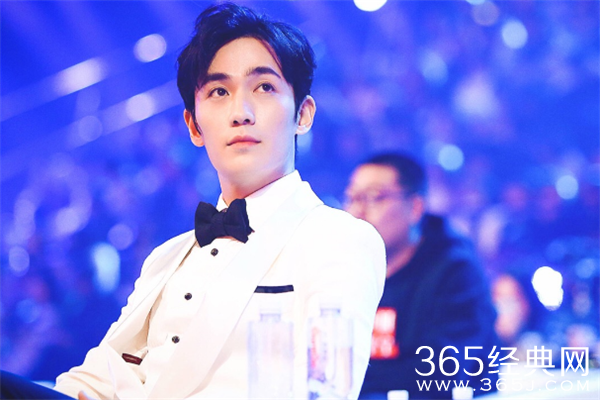 肖战朱一龙粉丝互相狂怼 只为采访的一句话