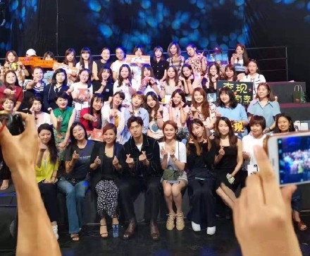 《非常静距离》主持人李静对李现评价颇高！期待播出